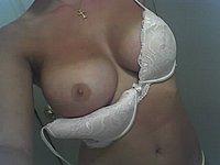 Luder mit prallen Br�sten nackt und beim Blasen