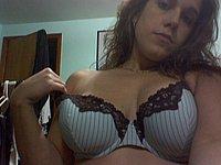 Scharfe Freundin mit sch�nen prallen Br�sten
