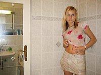 Junge hbsche Blondine und ihrer ersten Erotik Fotos