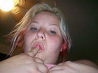 Blondes geiles St�ck in Muschi und Arsch gefickt
