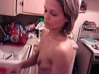 H�bsche Frau nackt in der K�che