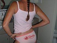 Geiles M�dchen nackt um beim Blasen
