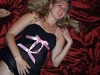 H�bsche Blondine vom Freund fotografiert