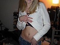H�bsche Blondine vom Freund nackt fotografiert